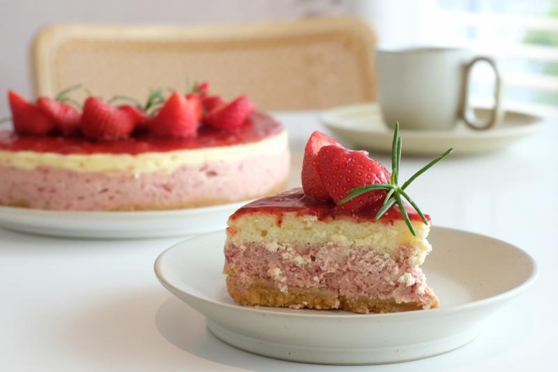 草莓臻濃重乳酪<br />整模/切片