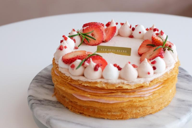 草莓娜娜生乳千層<br />6吋生乳千層<br />整模千層4-6人適用