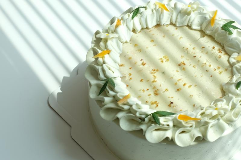 柚見四季春<br />柚子四季春戚風蛋糕<br />8吋整模/切片