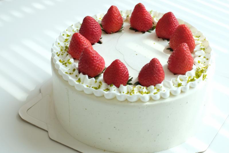 綠意莓好<br />開心果草莓戚風蛋糕<br />8吋整模/切片